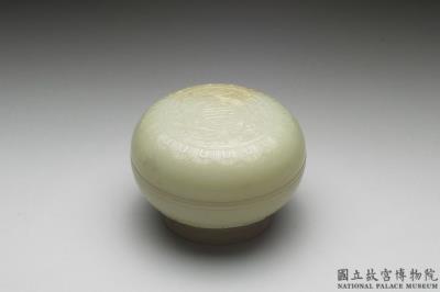 图片[2]-Jade round box with character of “shou (longevity)”, Qing dynasty, Qianlong reign (1736-1795)-China Archive